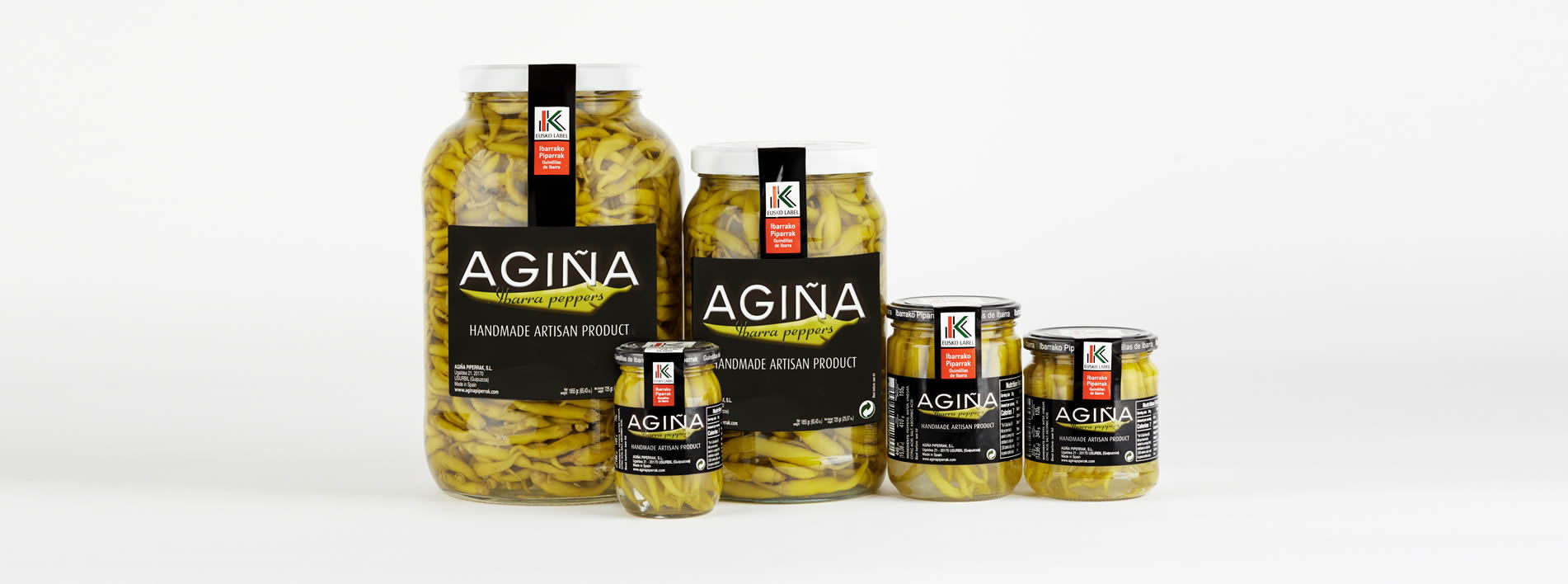 At Agiña we produce piparras (Basque peppers) with our own high-quality traditional maceration